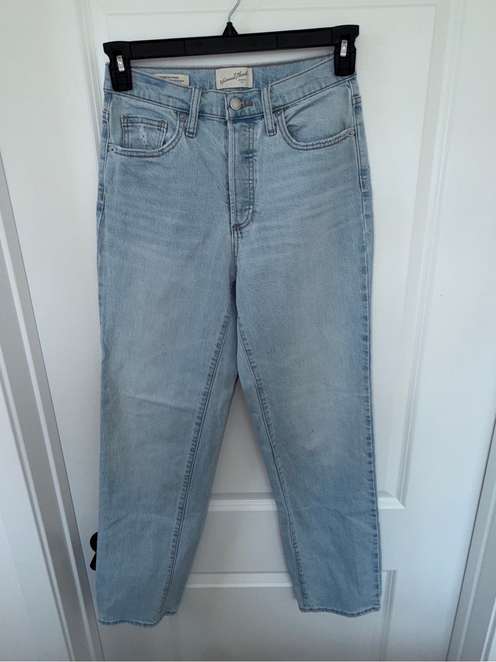 Universal Thread Light Blue Straight Leg High-Rise Jeans Size 4